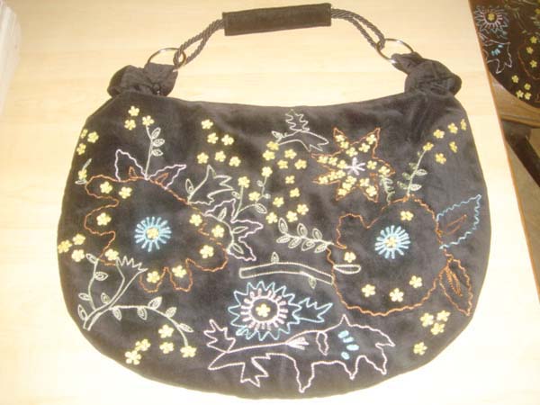 black-embroidery-bag3